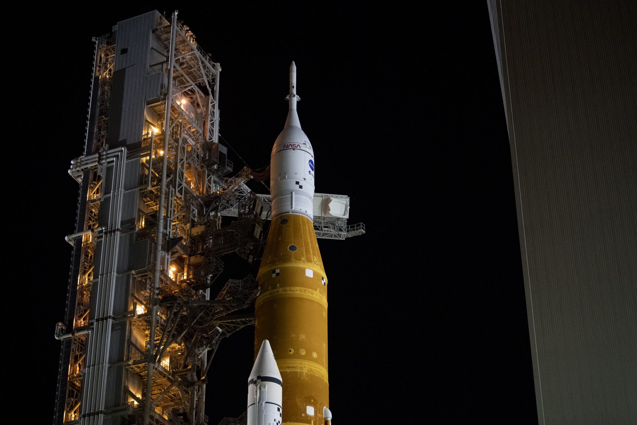 NASA Delays Moon Landing Plans