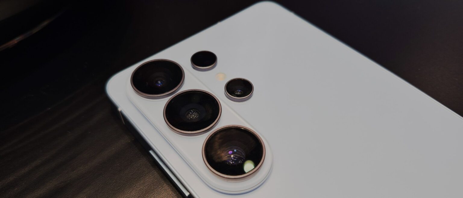 Samsung Galaxy S26 Ultra Review: A Big AI-Powered Video Powerhouse