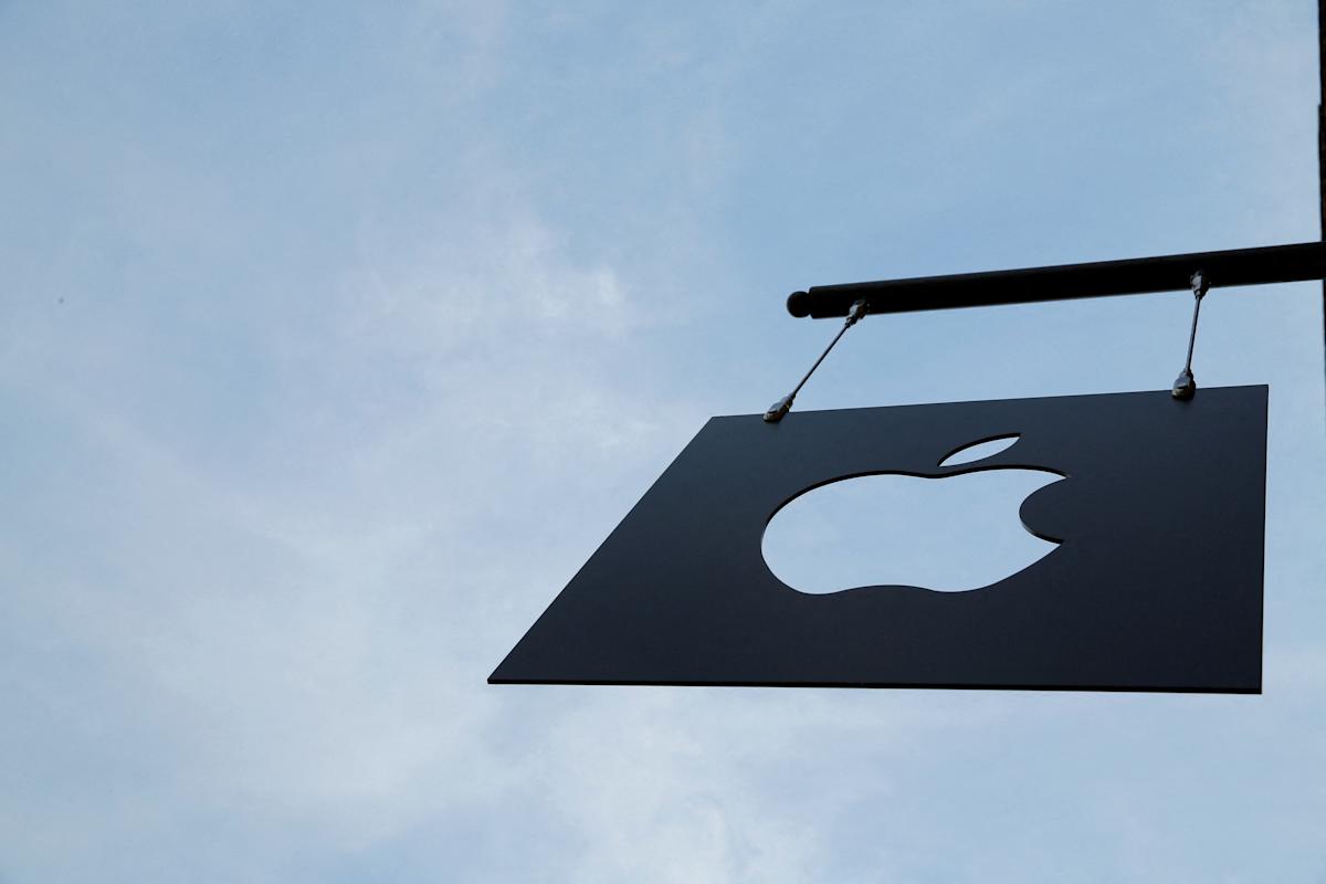 Apple Delays Smart Display Launch