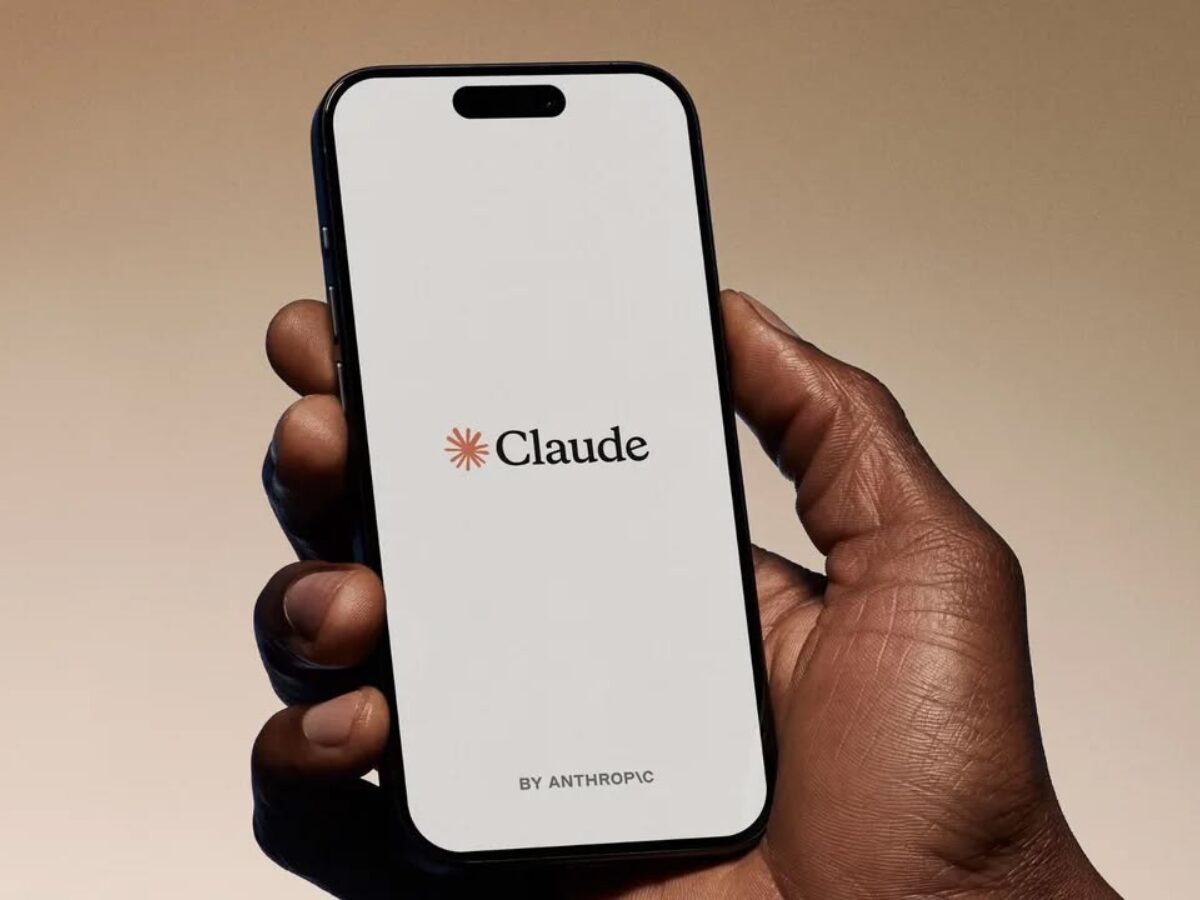 Claude Overtakes ChatGPT in App Store Rankings: What It Means for AI Users