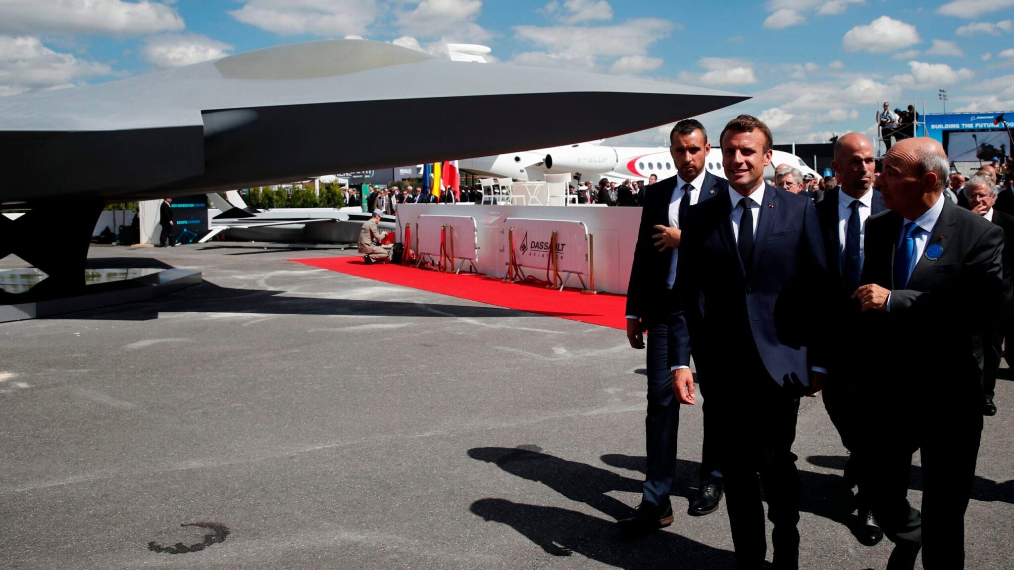 France Vows to Pursue Future Combat Air System Despite Tensions with Germany