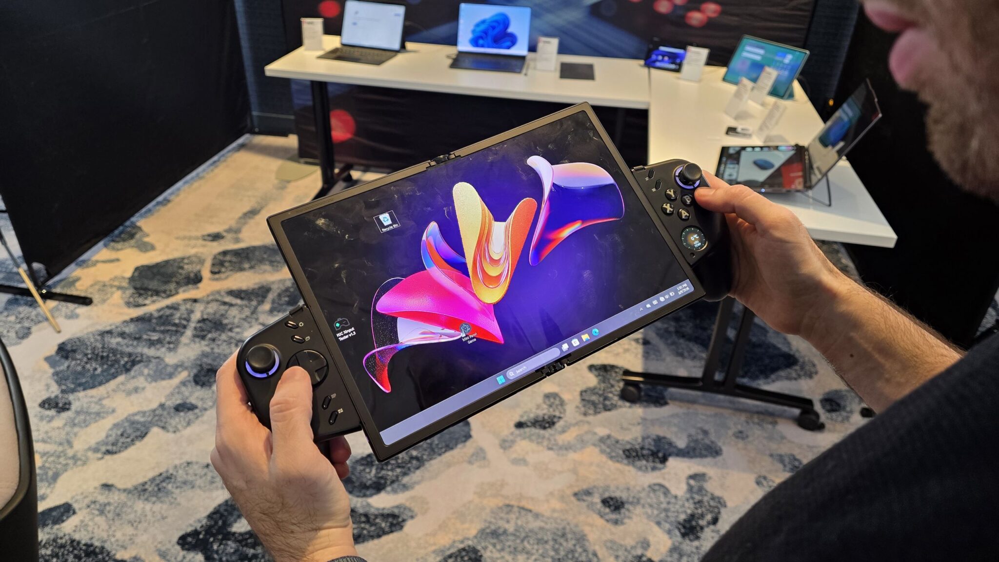 Lenovo's Foldable Gaming Handheld Concept: A Game-Changer?