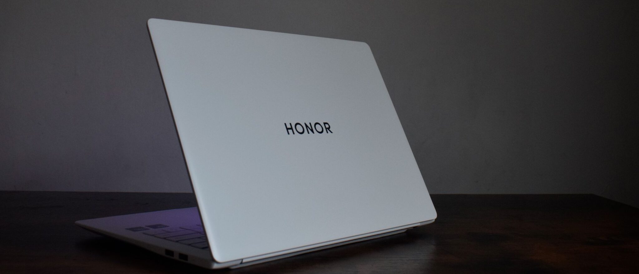 Honor MagicBook Pro 14 Review: Flashy Design, Long Battery Life