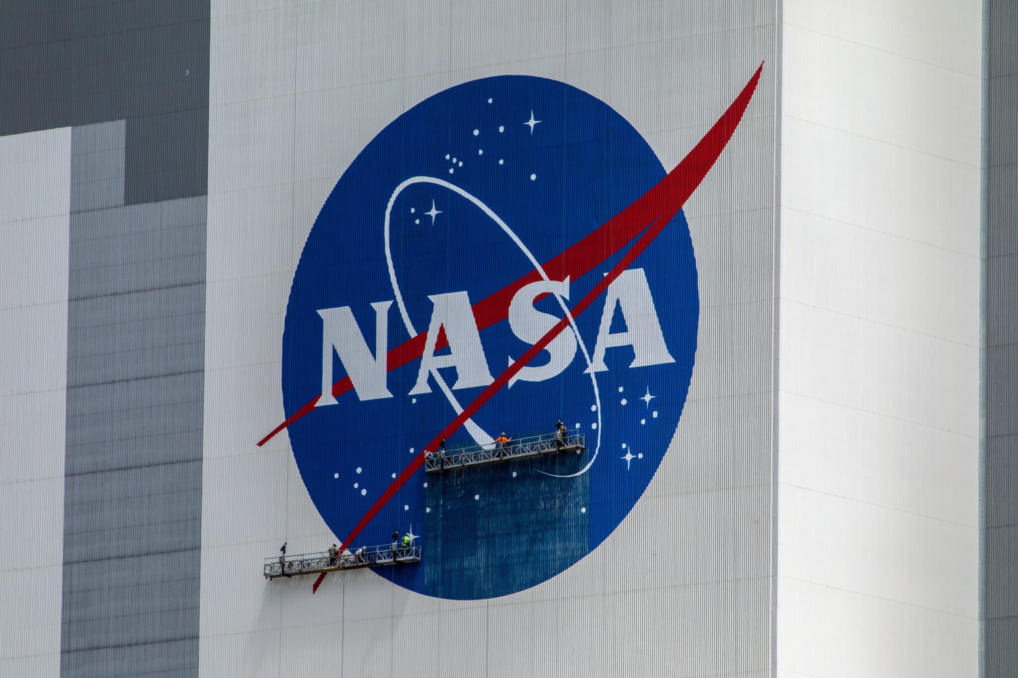 NASA Extends ISS to 2032, Mandates Moon Base Plan