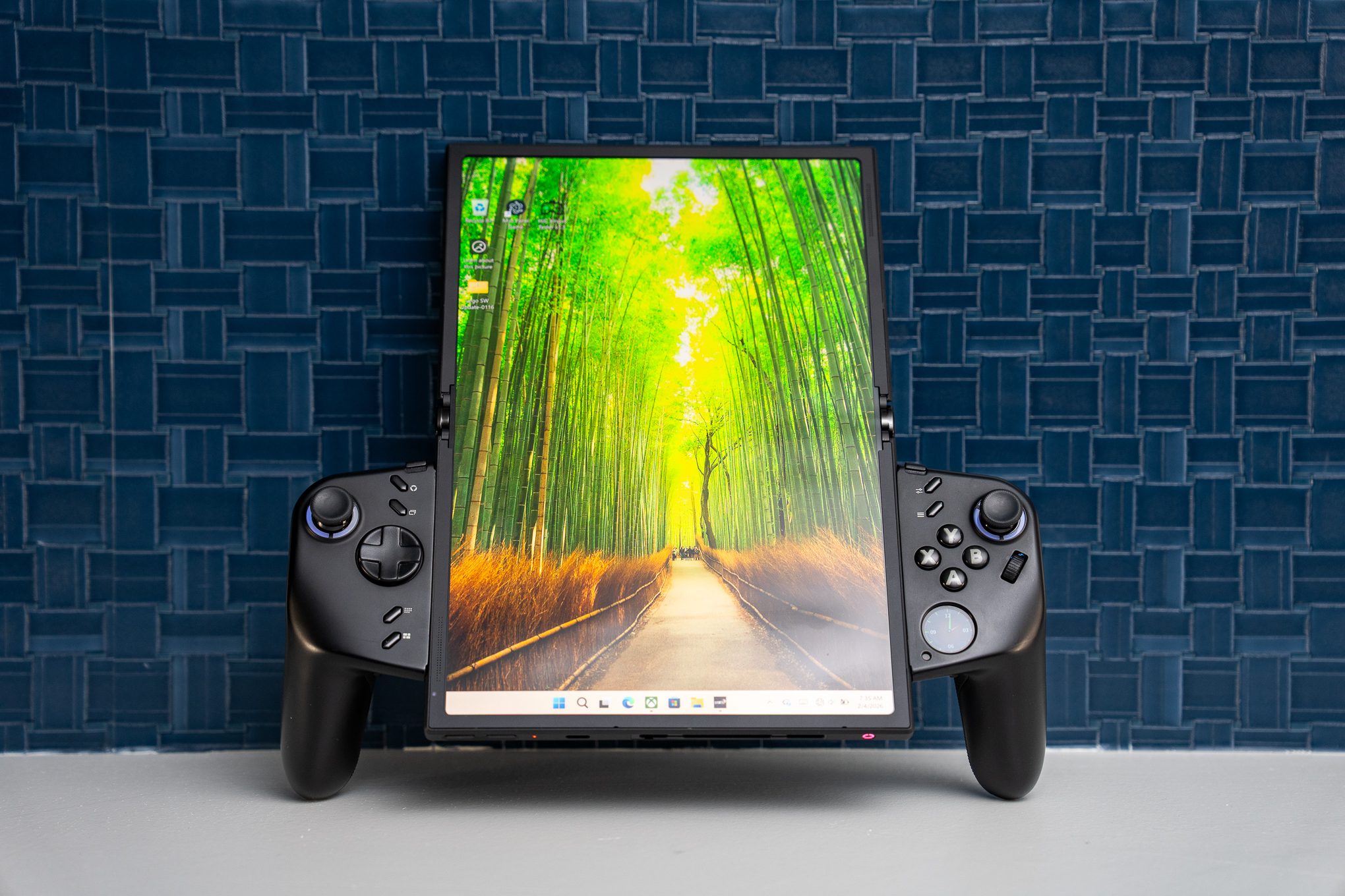 Lenovo Legion Go Fold Concept: A Foldable Gaming Handheld & Laptop