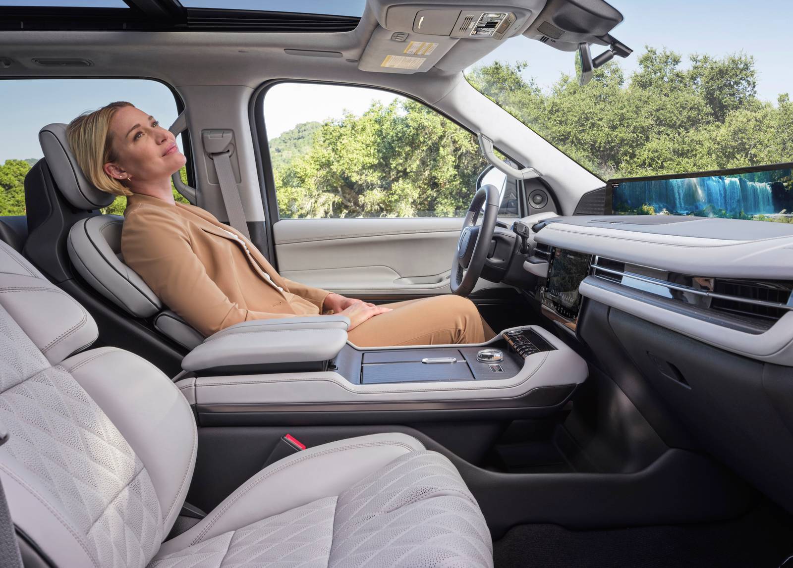 Lincoln Navigator 2026: A $100K Spa on Wheels