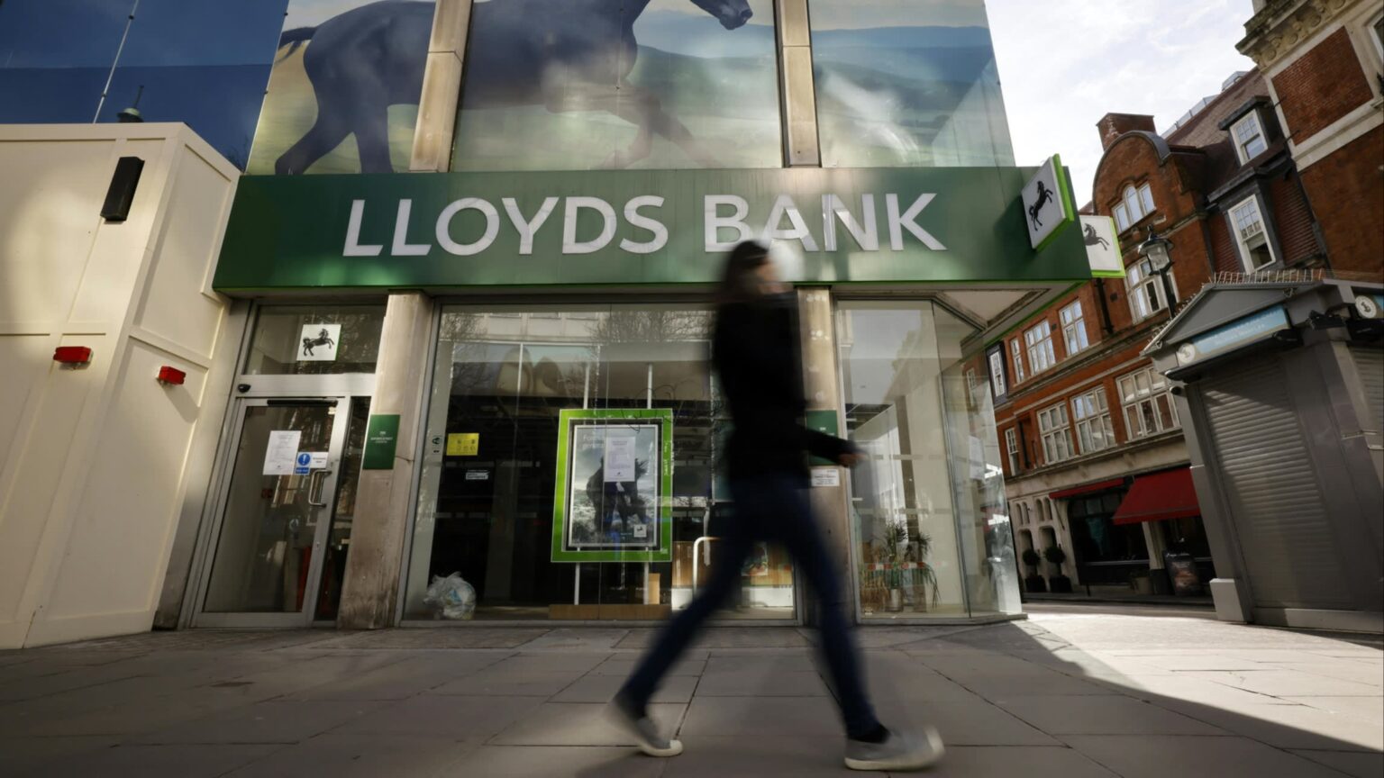 Lloyds Aims to Lead UK Fintech by Expanding Data Sales