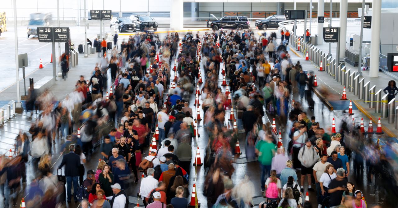 10 Things to Do While Waiting in the TSA Line: Productivity, Entertainment, and More