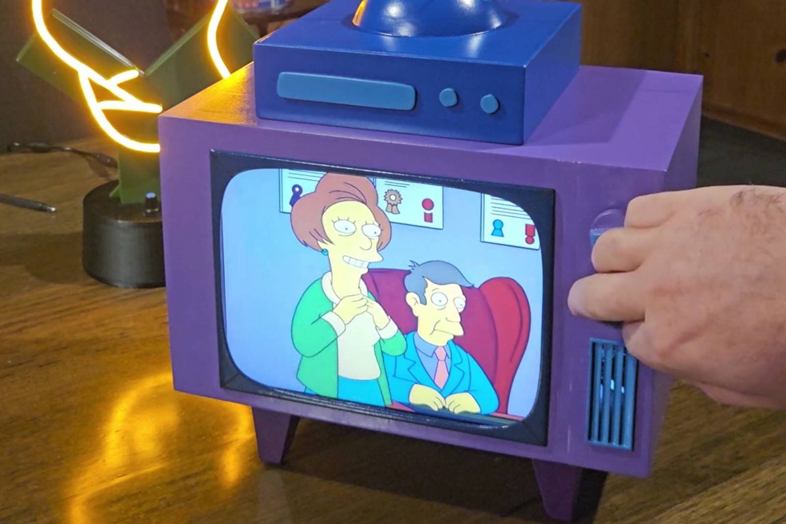 Tiny Simpsons TV Using 3D Printer and Raspberry Pi