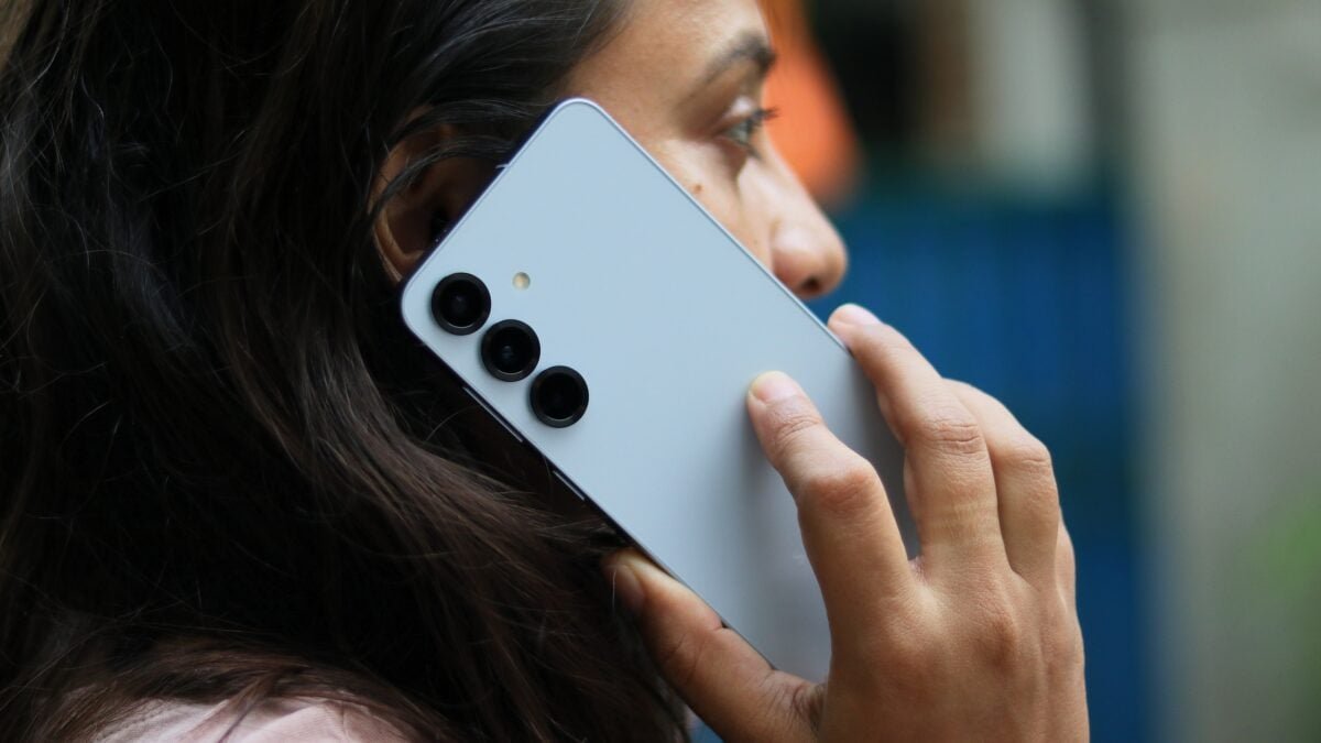 Samsung Galaxy Phones: Apps That Work via Satellite